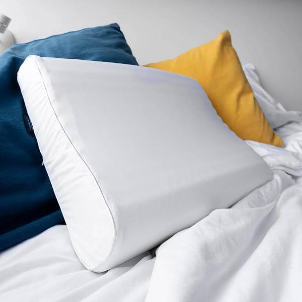 Vista 2 de Almohada Ergonómica TheraCurve TM210 | Diseño Contour para un Sueño Reparador